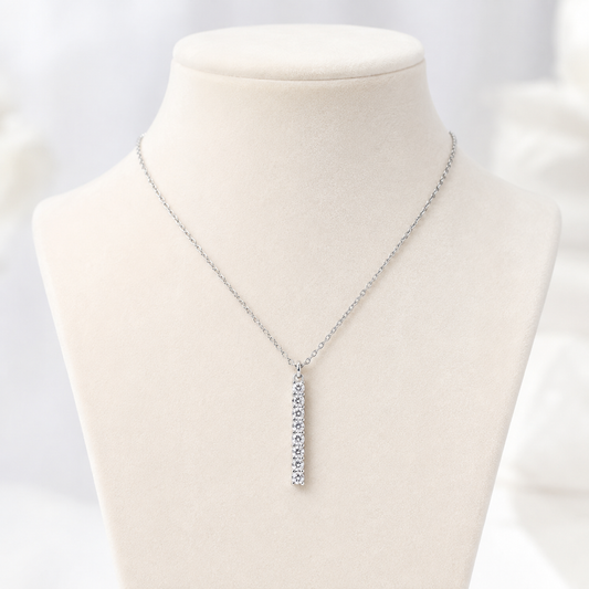 Collar rectangular plateado con circonias