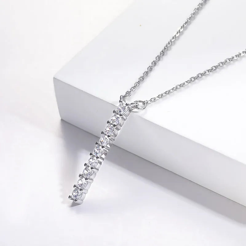 Collar rectangular plateado con circonias