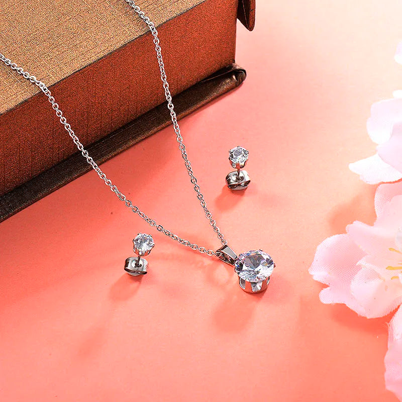 Conjunto plateado con circonias brillantes