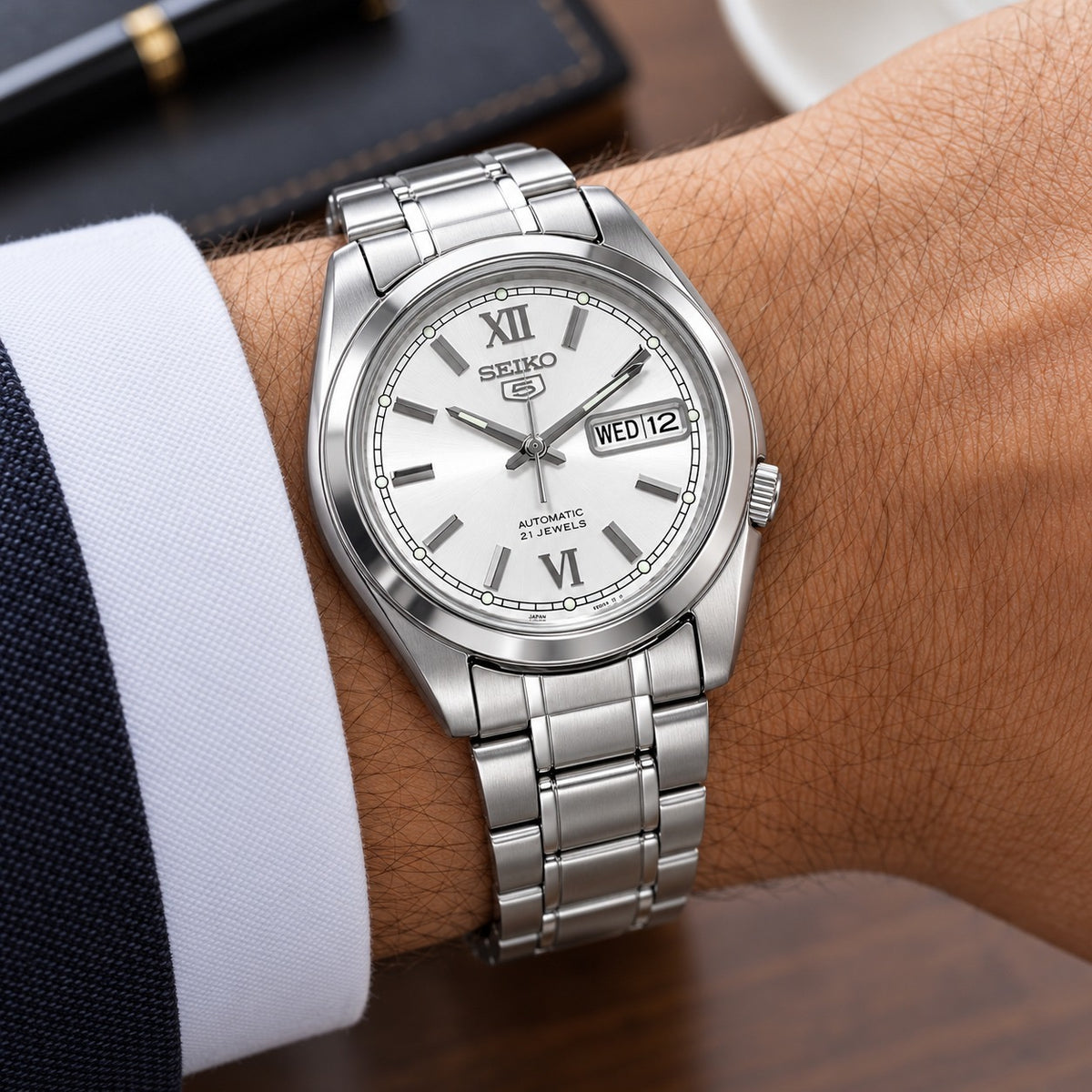 Seiko 5 Automático SNKL51K1 – Esfera Plateada/Blanca y Acero