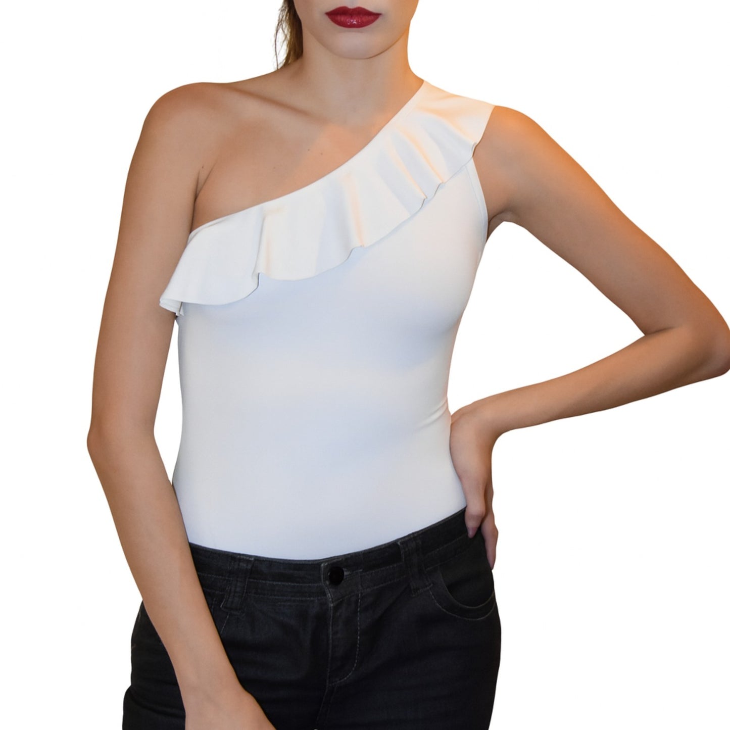 Body blanco a un hombro con volado
