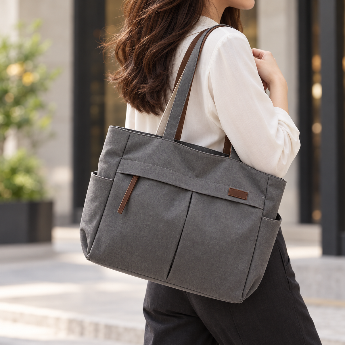 Cartera tote con bolsillos y cierre