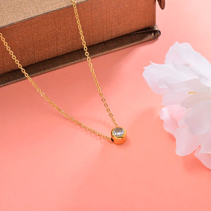 Collar Solitario Dorado – Acero Inoxidable