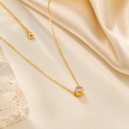 Collar Solitario Dorado – Acero Inoxidable