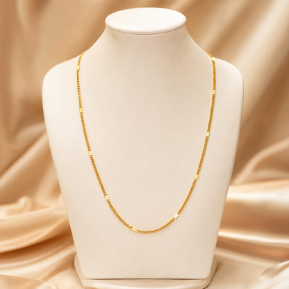 Collar con eslabones dorados brillantes