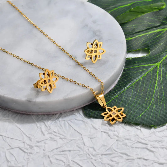 Conjunto dorado flores caladas