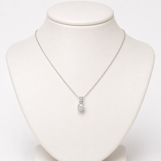 Collar plateado con circonia central