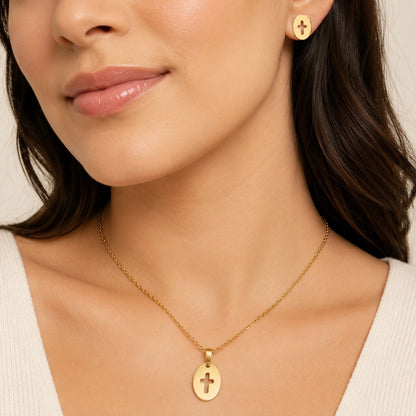 Conjunto dorado con cruces caladas