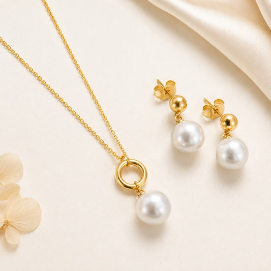 Conjunto dorado con perlas redondas