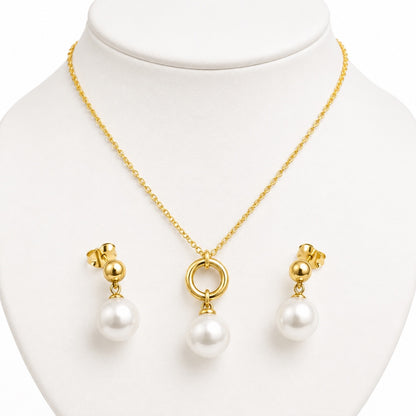 Conjunto dorado con perlas redondas