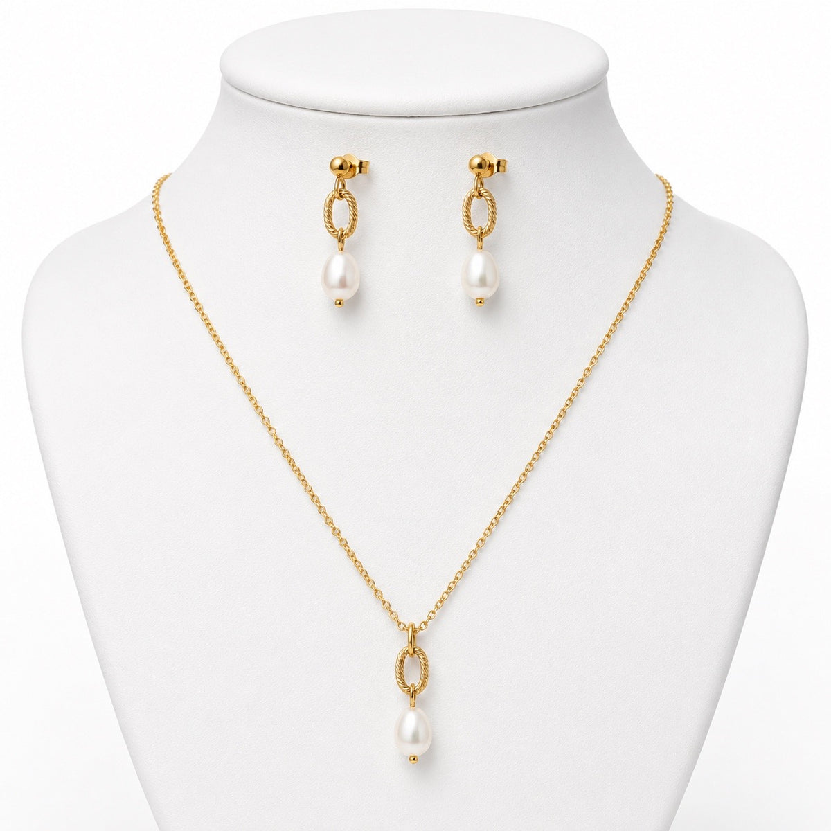 Conjunto dorado con perlas colgantes
