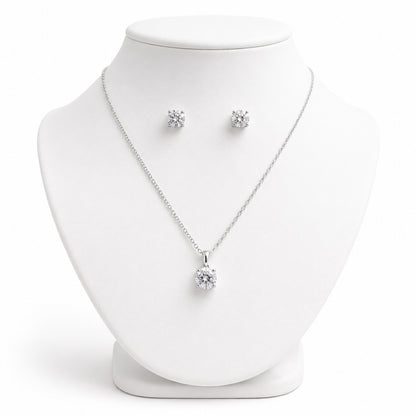 Conjunto plateado con circonias brillantes